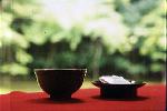 temple sweets、shrine teabreak : 客殿をはじめ、書院・庫裡などが院内に。三斎公の手で建立されたという名茶席「松向軒」をはじめ、境内には三斎公とガラシャ夫人の墓石などもある