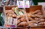 餅をいれた汁/お雑煮 : 海老芋