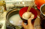 餅をいれた汁/お雑煮 : 丸餅は焼かずに煮る
