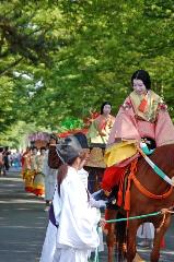 葵祭　斎王のお歯黒とふたば葵