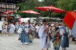 生き稚児にみる祇園祭 : 長刀鉾の稚児と禿