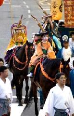 生き稚児にみる祇園祭 : 馬長稚児（うまおさちご）