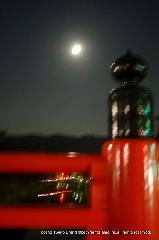 中秋の名月　いずこで月見酒 : 疎水に掛かる橋から東山