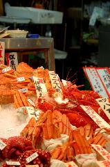 年の瀬の買出し　錦市場 : 松葉がに・伊勢えび　