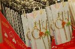 年の瀬の買出し　錦市場 : 祝箸であるが柳箸ではない