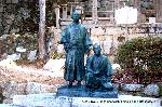 坂本龍馬　薩長同盟 : 円山公園の銅像の原型とおなじものが墓石横に