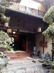 木戸孝允と京おんな : 路地を行くと玄関上がり口