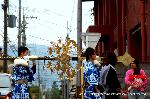 京の春祭/　紫野御霊会　今宮神社 : 担いだままか、天高く差されるのか