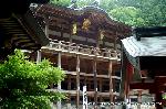 狸谷不動院　千日詣り火渡り祭 : 不動明王の安置される洞窟は本殿の中にある
