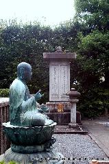 織田信長を訪ねて　阿弥陀寺・大雲院・総見院 : 墓碑に法名が連なり合祀されている
