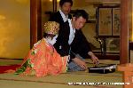 祇園祭　生稚児結納の儀 : 支度金目録の請け書が鉾町から渡される
