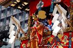 祇園祭　生稚児結納の儀 : 稚児と禿は同調し舞を舞う