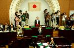 知られざる祇園祭/くじ取り式 : 引いたくじを読み上げ、参集者に示される