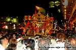 祇園祭三若の吉符入り : 四条通は深夜0時まで熱気が続く