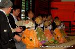 知られざる祇園祭 / 前(さき)の祭り : 常盤御殿での「結納の儀」のあと、南門より社参の行列は本殿に向かう。
祝詞奏上のあと、「宣杖」の書状が宮司より綾傘鉾の稚児に手渡される。
祇園祭の稚児となったこれよりは「神の使い」として、祇園祭に携わることとなる。
7/7 14:30 社参行列は見学できます。
長刀鉾だけが祇園祭ではない奥深さが、まだまだある。