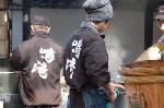冬野菜の横綱　大根/三千院大根焚き : 12月の風物詩は多いけれど、大根焚きは外せない。
5日?厄落としの大根焚き（御会式)【三宝寺】に始まり、6日?釈尊成道会・大根だき【妙満寺】7日?成道会法要と大根焚き【千本釈迦堂（大報恩寺）】、そして、9日?【了徳寺】報恩講（大根焚)と。写真は大根焚寺こと了徳寺です。 