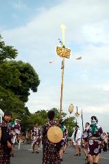 剣差し　嵯峨祭 : 房が跳ねる龍鉾
