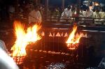 夏越祓　茅の輪くぐり : 一同して大祓詞が繰り返し奏上される
