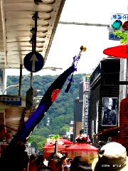 知られざる祇園祭 / 鱧祭り : 東山に向かって花傘がゆく