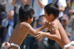 重陽の節句に烏相撲 : 名勝負が続く