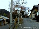 冬野菜の横綱　大根/三千院大根焚き : 「右魚山」の石碑の建つ三千院道