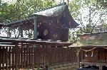 松尾の葵祭 : 双葉葵の神紋が見える衣手社