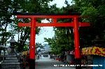春の六斎念仏 : 東寺道の鳥居