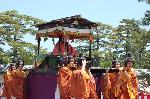 葵祭 　雅と勇壮 : 腰輿に斎王代