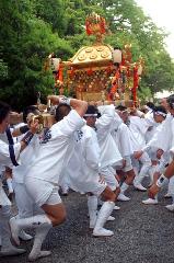 御霊祭 : 140年ぶり復活の御霊祭の神輿の御所参内