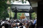 御霊祭 : 御所参内が叶い今出川御門を後にする