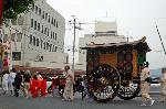 御霊祭 : 後陽成天皇御寄進の牛車(御車)も巡行している。