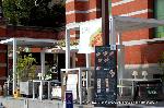 洋館を訪ねて2　三条通 : 玄関テラスにホットドッグとソフトドリンク店が