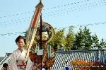 泉涌寺即成院　二十五菩薩お練り供養 : 薬師如来の脇侍で、幢幡(どうばん/旗飾り)を持っている薬王菩薩