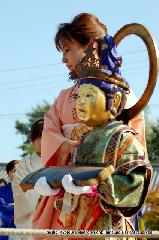 泉涌寺即成院　二十五菩薩お練り供養 : 金蔵(こんぞう)菩薩は箏(そう/八雲の琴)