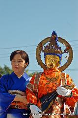 泉涌寺即成院　二十五菩薩お練り供養 : 光明王菩薩は琵琶