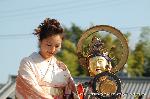泉涌寺即成院　二十五菩薩お練り供養 : 衆宝王(しゅうほうおう)菩薩は鐃(にょう/ドラ）