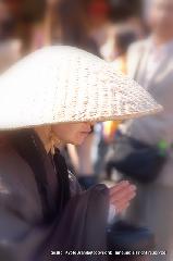 木食正禅上人と洛陽六阿弥陀めぐり : 托鉢の尼僧