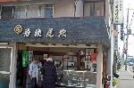 街角の梅見　西陣の梅