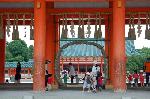 水無月の祓い : 応天門の柱につけられた茅の輪