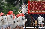 祇園祭　異文化とのであい : 呼吸もぴったりと辻廻しされると・・・