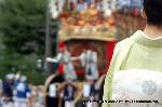 祇園祭　鉾町の和菓子 : 生き稚児をみやる母