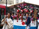京の盆踊りは六斎念仏 : 祇園祭花傘巡行には恒例の六斎