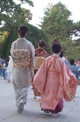 ずいき祭に　秋の剣鉾