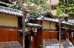 京都街角風景 : 五所光一郎さん 向かいにある「吉川」さんも用意万端のようである。