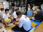 京都街角風景 : 丸十田中商店 田中 正人さん ゴマ塩、梅干し、おこうこのみ。竹の皮に包みます。これがうまいんだな！