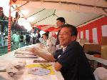 京都街角風景 : 粟倉紙工　粟倉 繁一さん　函谷鉾町産業会館テント内。
みんながんばってます。いい顔です。