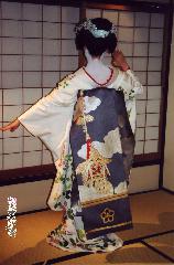 京都街角風景 : お茶屋ダイニング 祇をん かにかくに 安田 裕規さん こんなのは、どうでしょうか...？きっと高価なんでしょうね?！