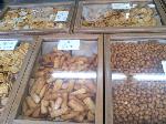 【言っておきたい古都がある・２４】 : 昔ながらの量り売りが行われている
