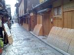 【言っておきたい古都がある・３３】 : 「いかにも祇園」という店並み